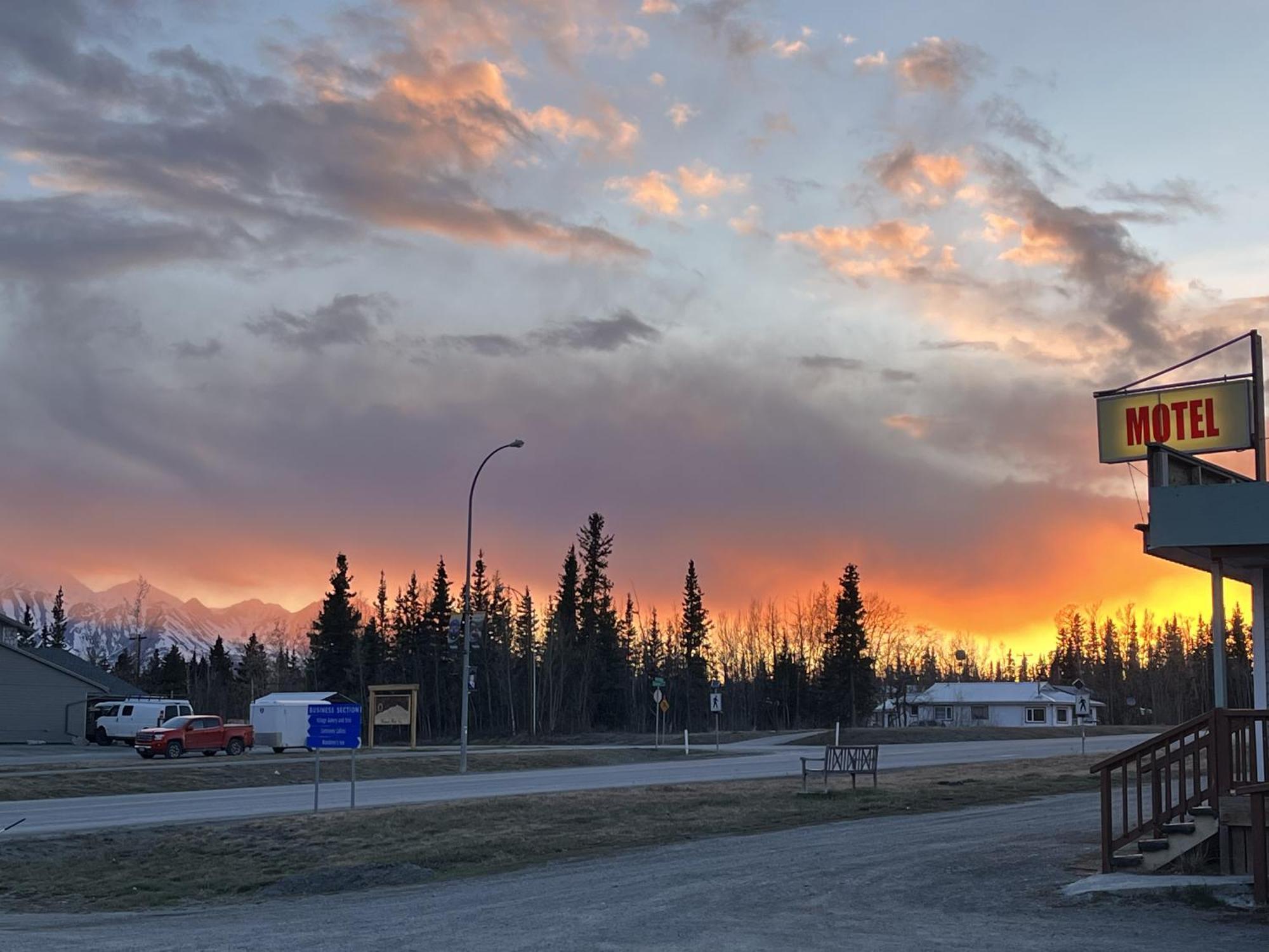 Kluane Park Inn Хейнс Джънкшън Екстериор снимка