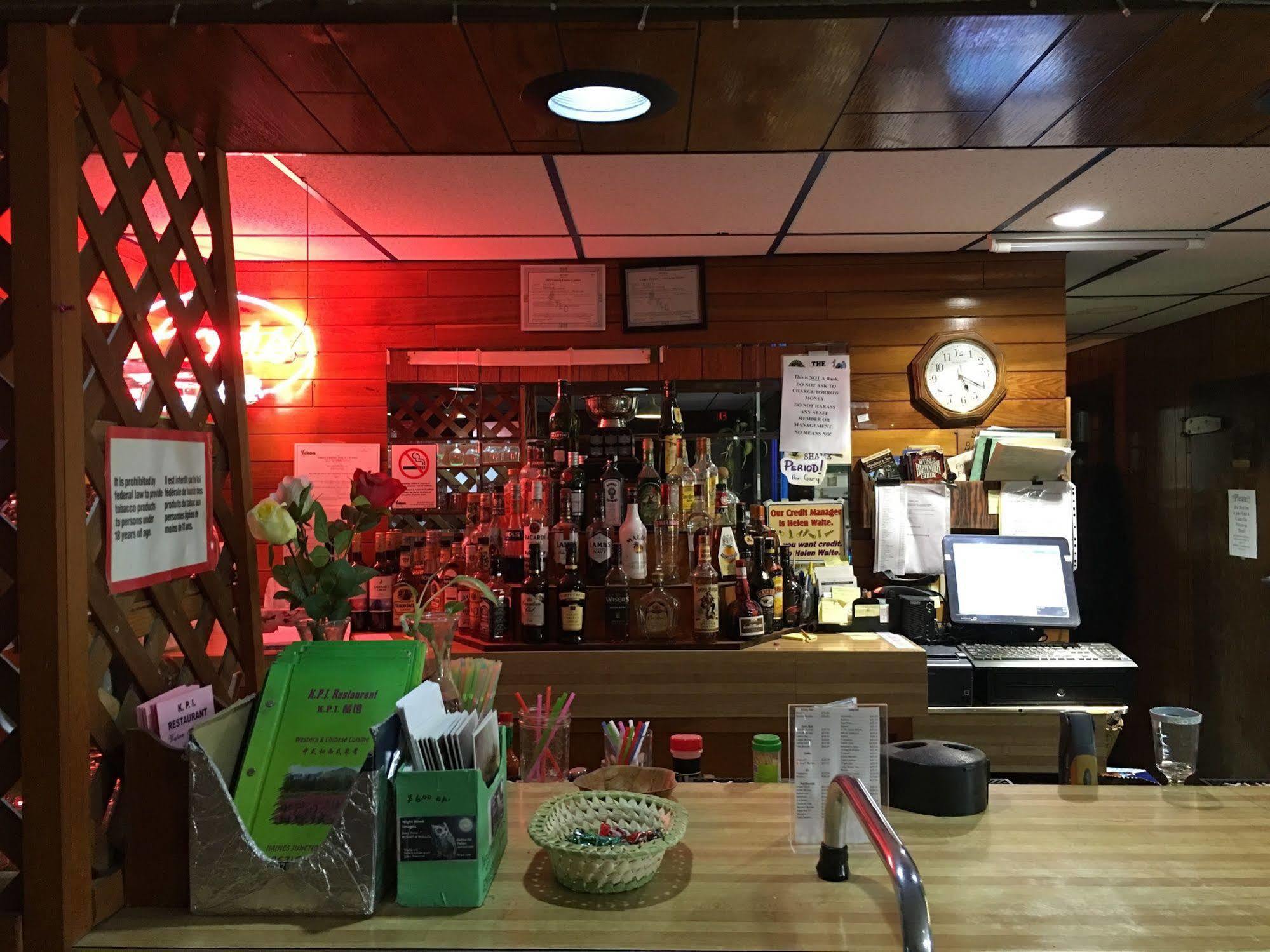 Kluane Park Inn Хейнс Джънкшън Екстериор снимка