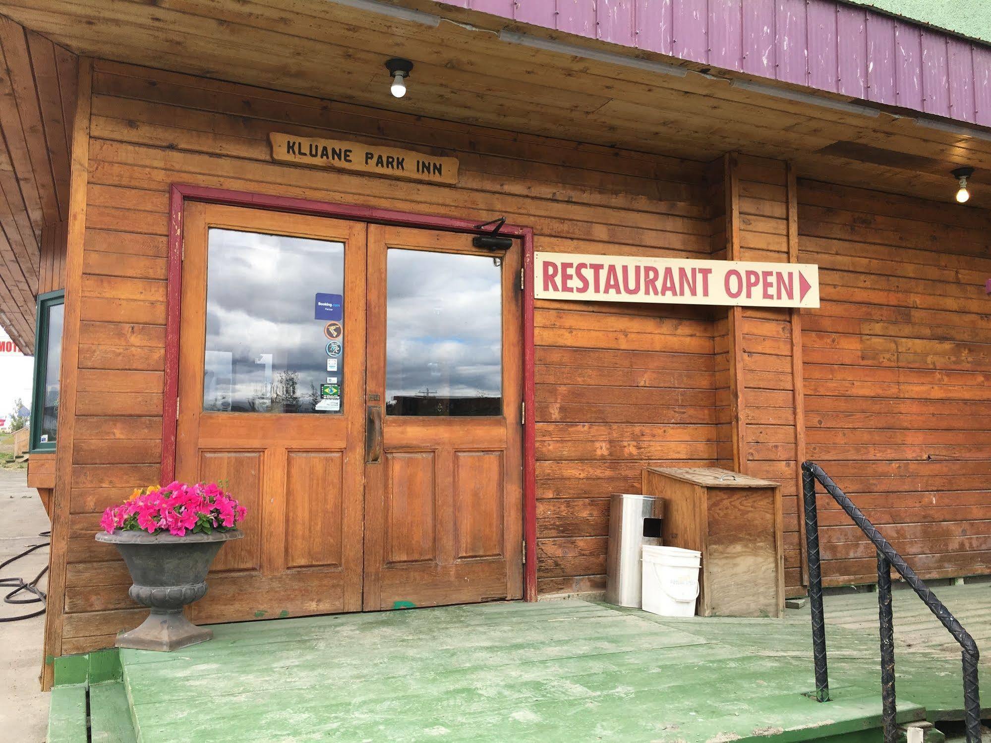 Kluane Park Inn Хейнс Джънкшън Екстериор снимка