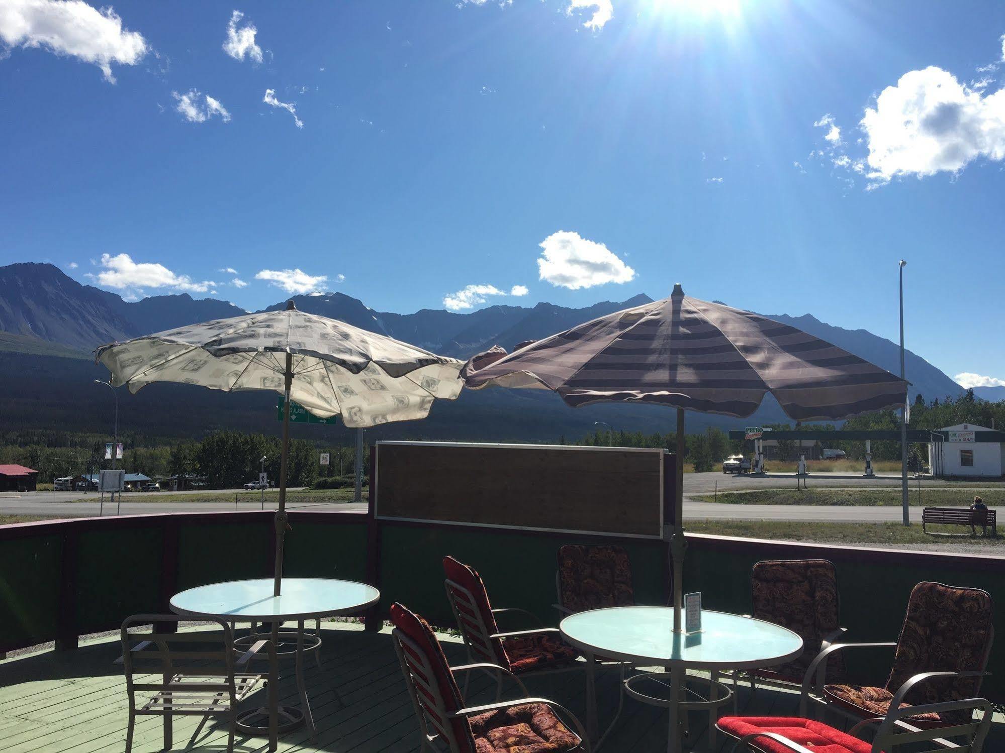 Kluane Park Inn Хейнс Джънкшън Екстериор снимка