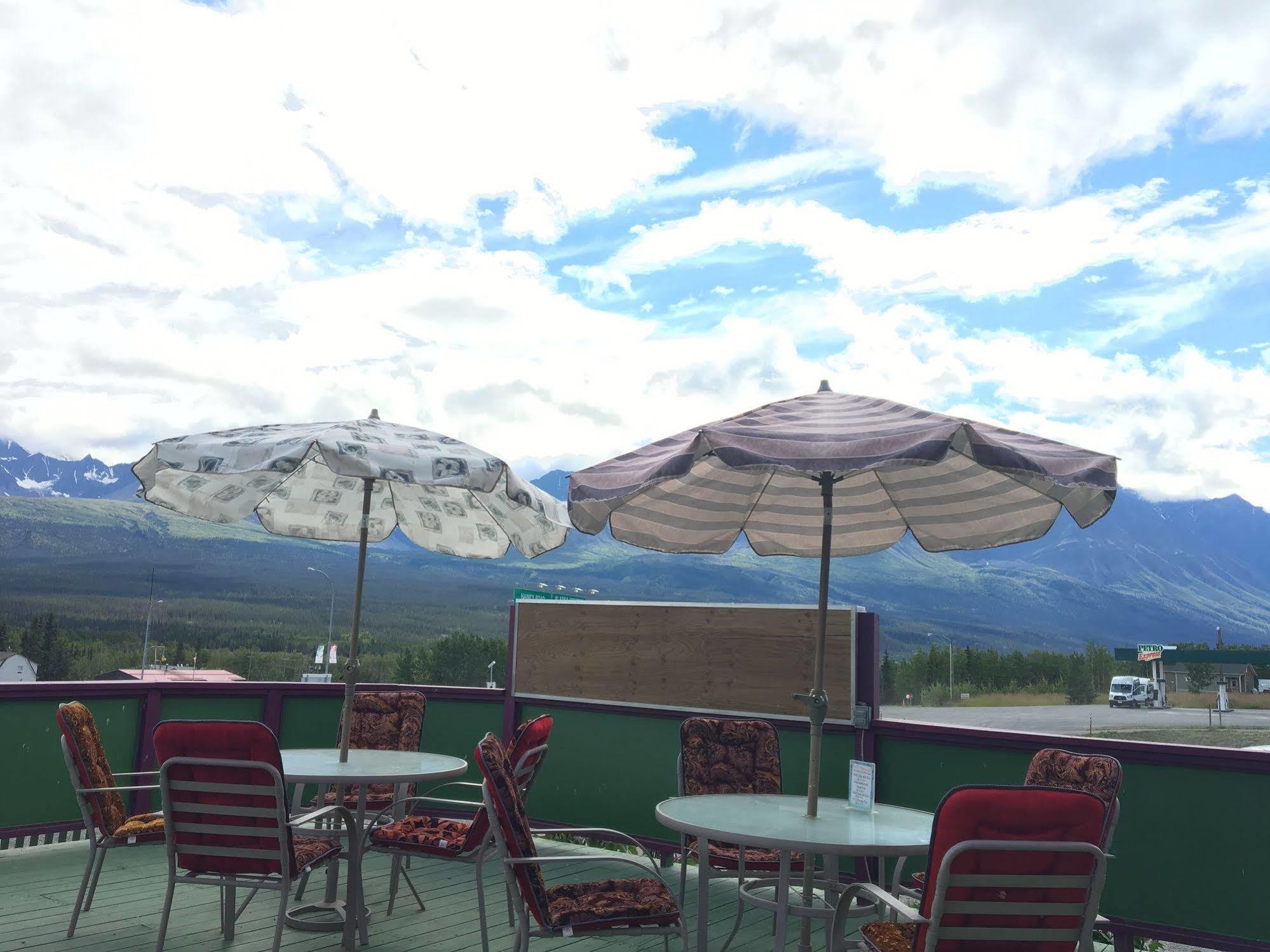 Kluane Park Inn Хейнс Джънкшън Екстериор снимка