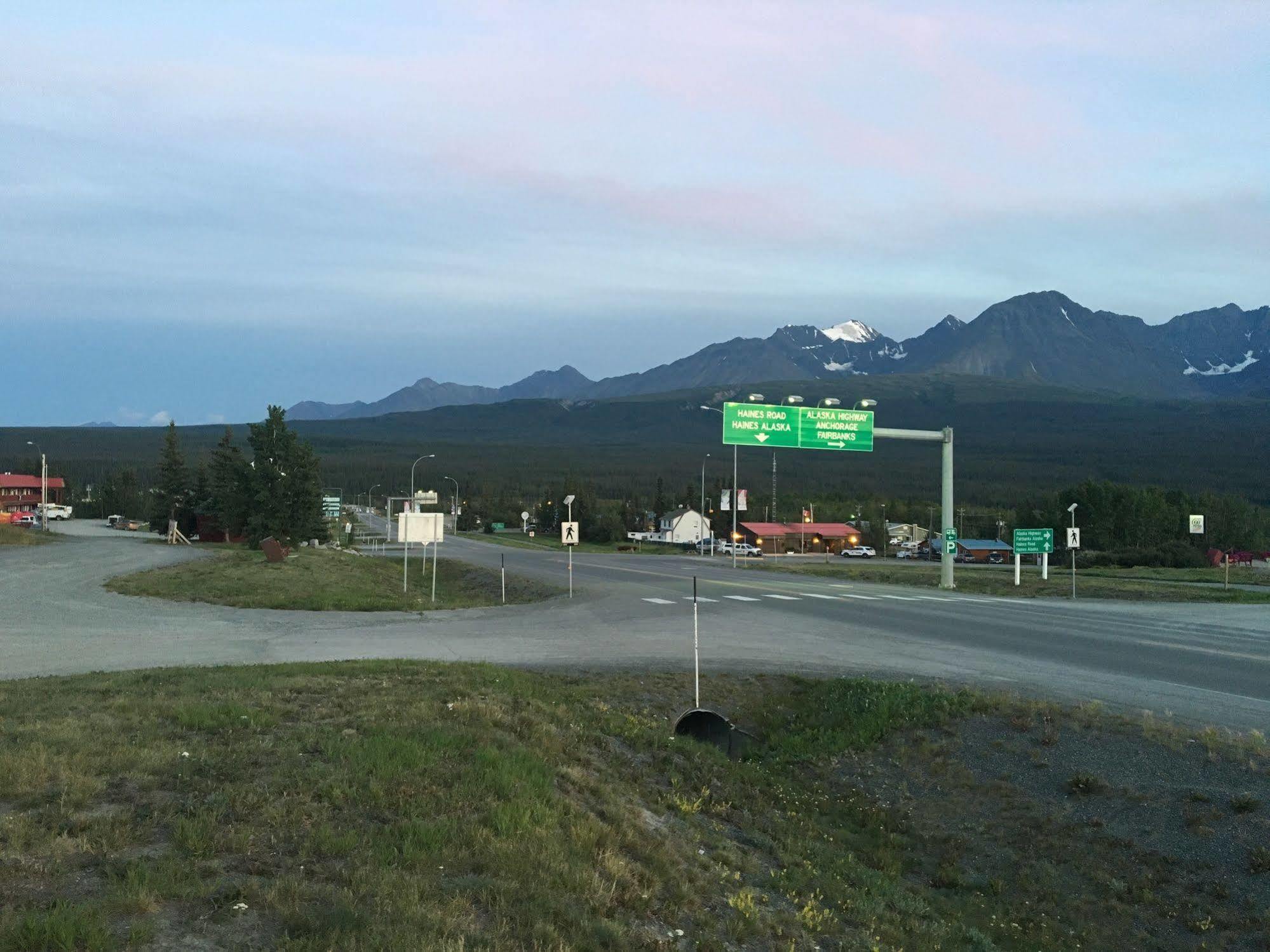 Kluane Park Inn Хейнс Джънкшън Екстериор снимка